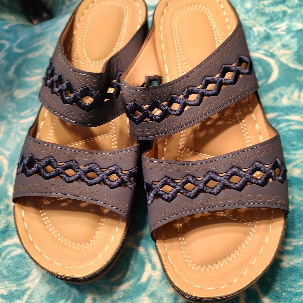 WOMANS BLUE SANDALS